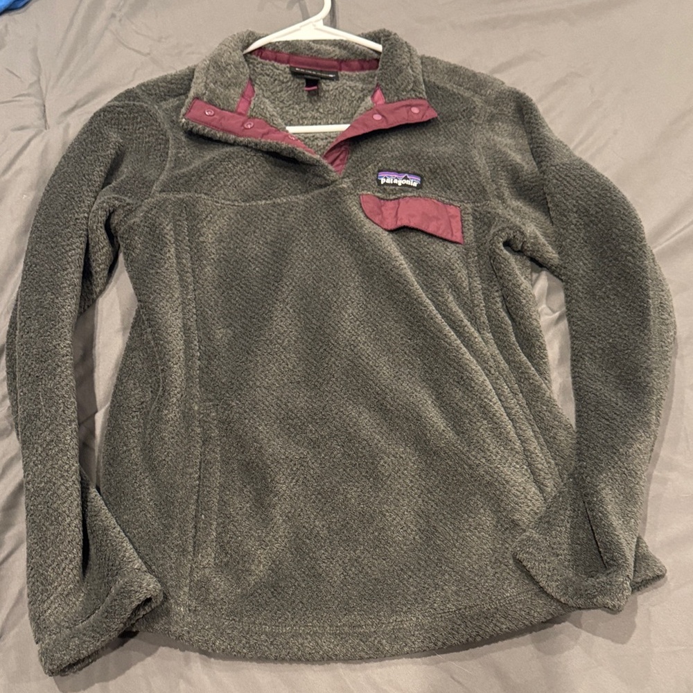 Patagonia Women's Gray and Pink Cowl Sweater